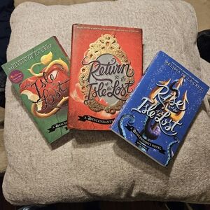 Lot of 3 The Isle of the Lost Descendants Books Melissa De La Cruz Disney (B-N)